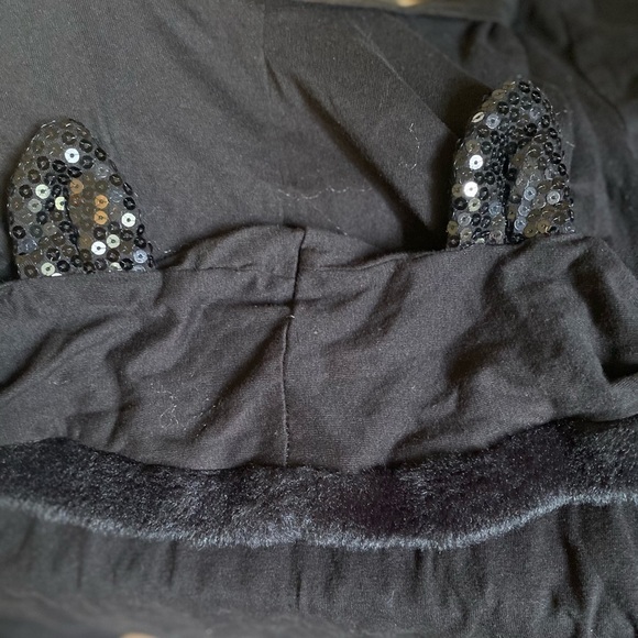 WOUND Up Black Shirt with Hood - Picture 6 of 6